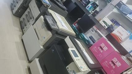 赤峰廠家銷售辦公桌椅,話務(wù)桌,老板桌椅,會議桌椅